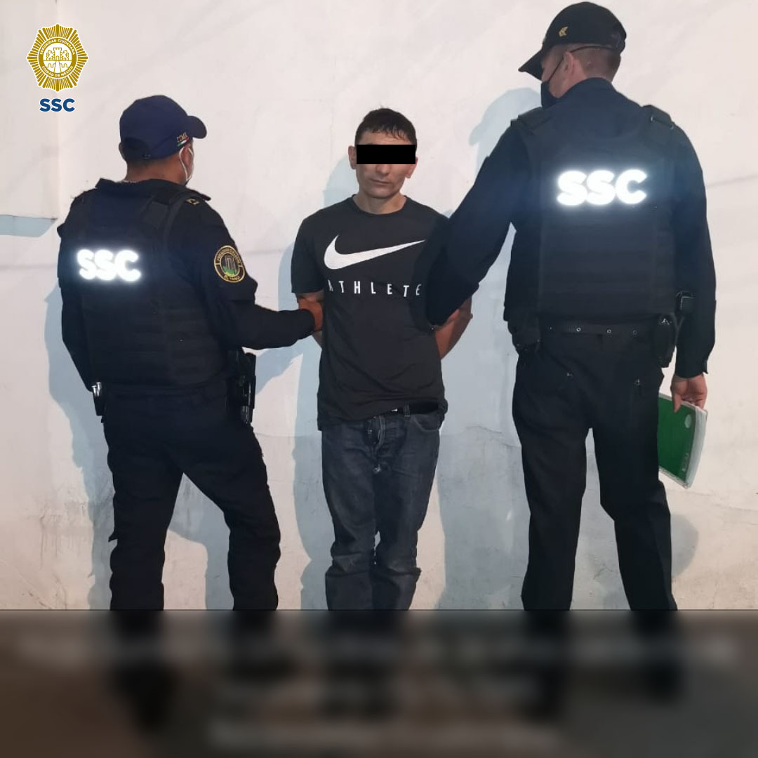En la alcaldía Cuajimalpa, efectivos de la SSC  detuvieron a dos hombres originarios de Ecuador y Perú, posibles responsables del robo de una caja fuerte y relojes de alta gama de un domicilio