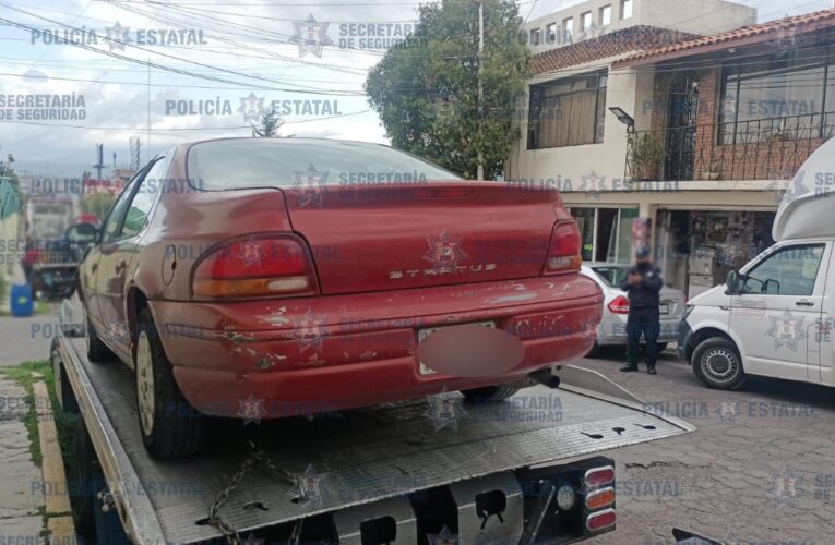 Autoridades en el EdoMéx detienen a tres delincuentes por robo de auto