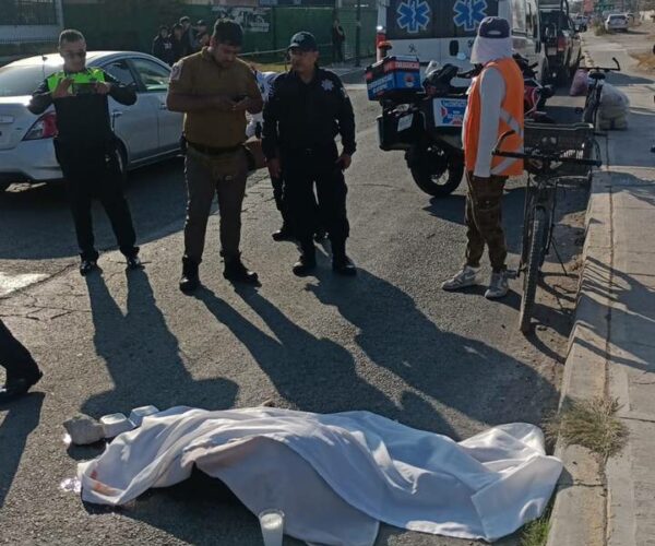 Mujer Kamikaze es arrollada al cruzar avenida en Coacalco