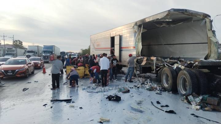 Grave accidente en la autopista México-Querétaro involucra a dos tráilers