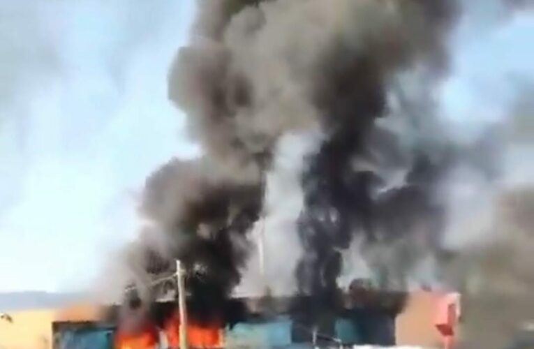 Normalistas incendian autos y lanzan cohetones en Guerrero